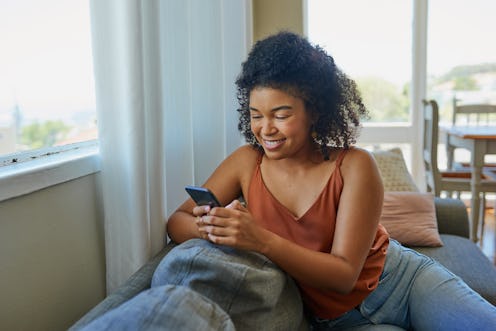 When you're sending texts to rekindle an old hookup, experts say they should be polite and direct.