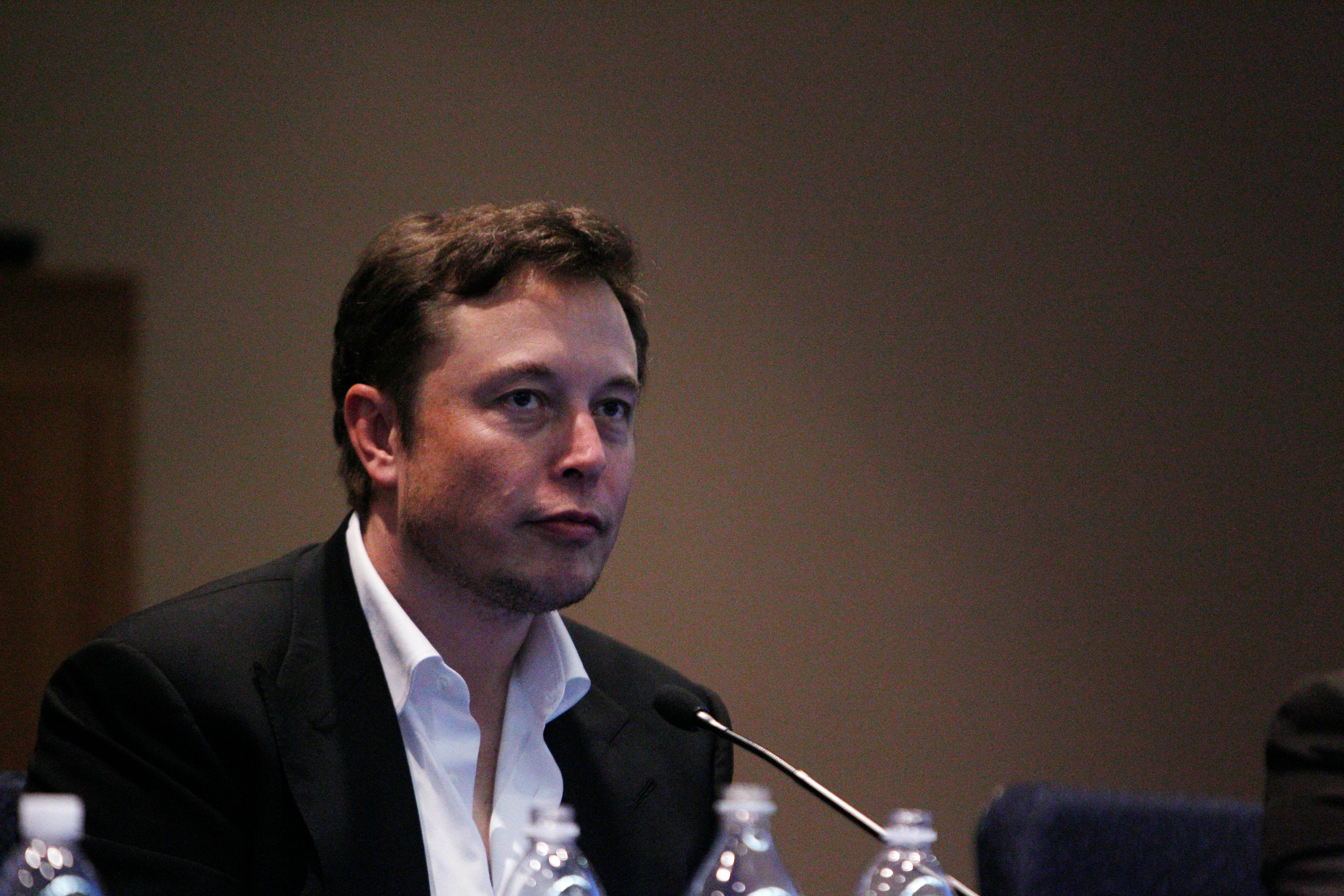 Elon Musk Eats $10K Crow, Reserves Seat On Branson's Virgin Galactic Flight