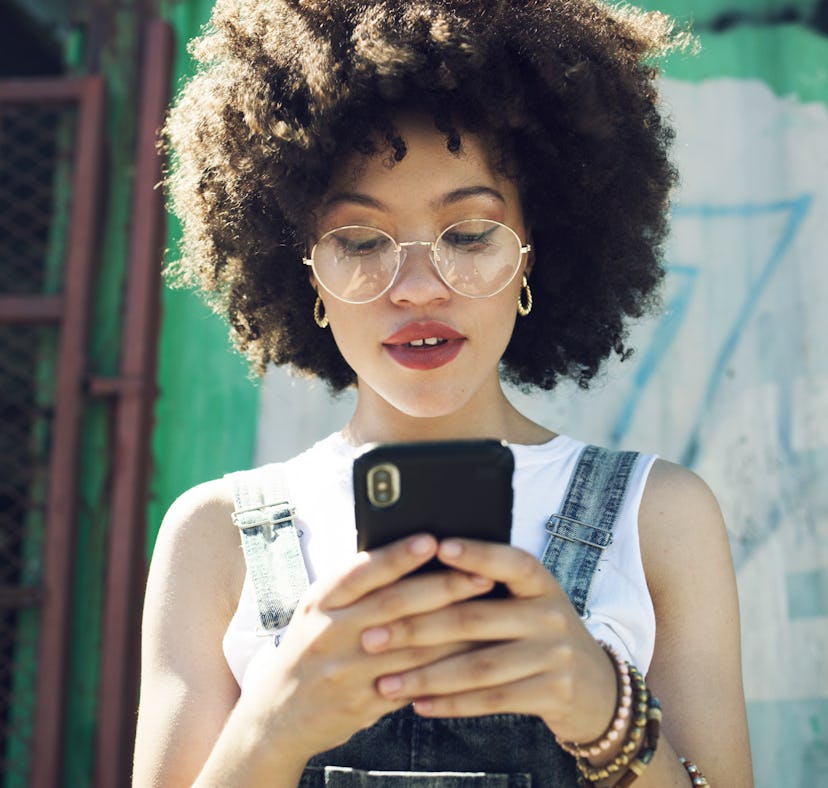 Here's how long you should wait before texting him back.