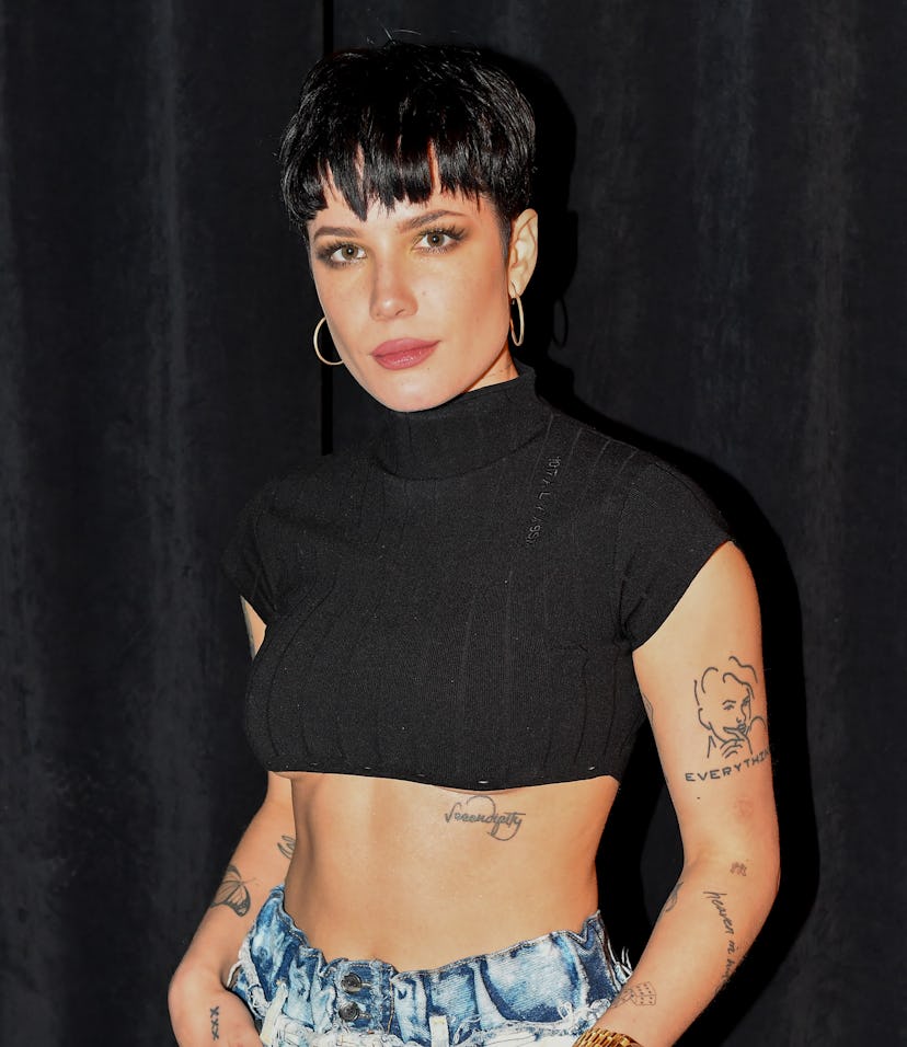 LOS ANGELES, CALIFORNIA - JANUARY 13: Halsey attends a basketball game between the Los Angeles Laker...