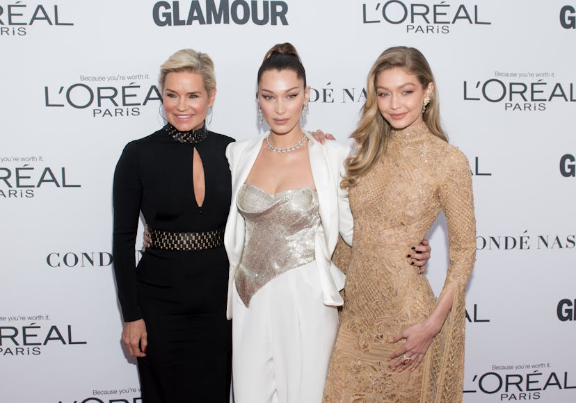 NEW YORK, NY - NOVEMBER 13: (L-R) Yolanda Foster, Bella Hadid and Gigi Hadid attend the 2017 Glamour...