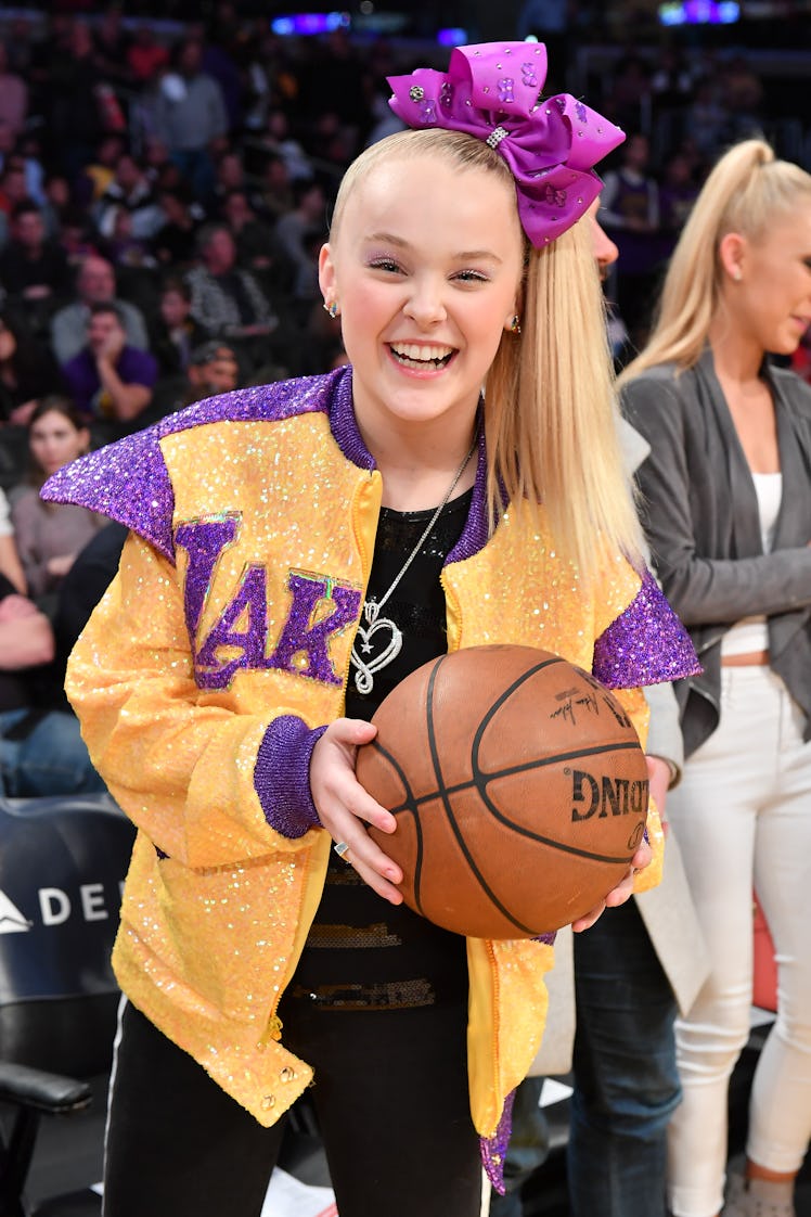 LOS ANGELES, CALIFORNIA - FEBRUARY 10: JoJo Siwa attends a basketball game between the Los Angeles L...