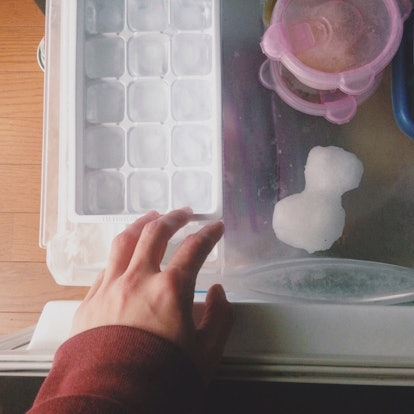 Ice cubes are household objects that can be used as sex toys. 