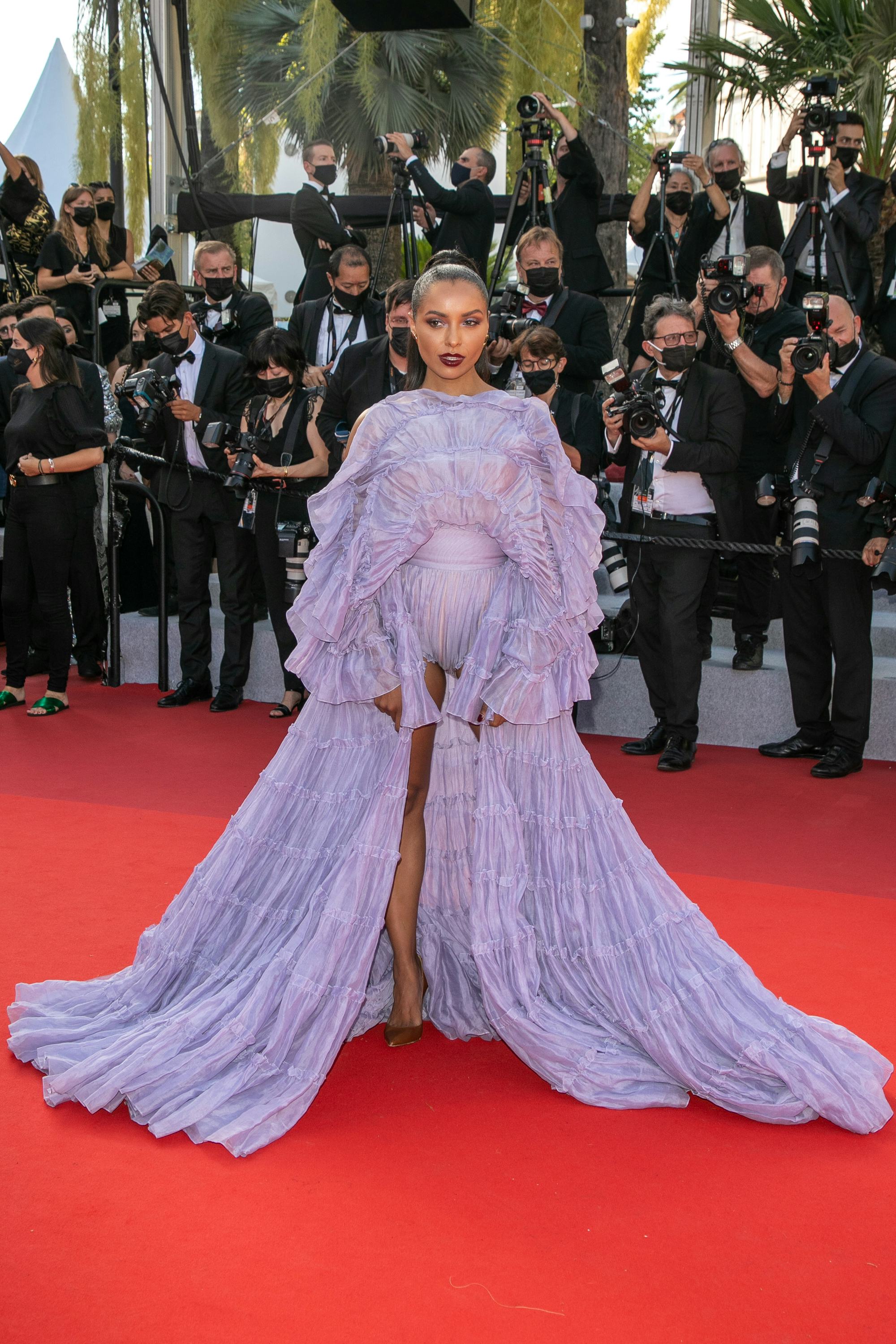 CANNES, FRANKREICH – 17. JULI: Schauspielerin Kat Graham nimmt an der Abschlussvorführung von „OSS 117: From Africa Wi… CANNES, FRANKREICH – 17. JULI: Schauspielerin Kat Graham nimmt an der Abschlussvorführung von „OSS 117: From Africa Wi…