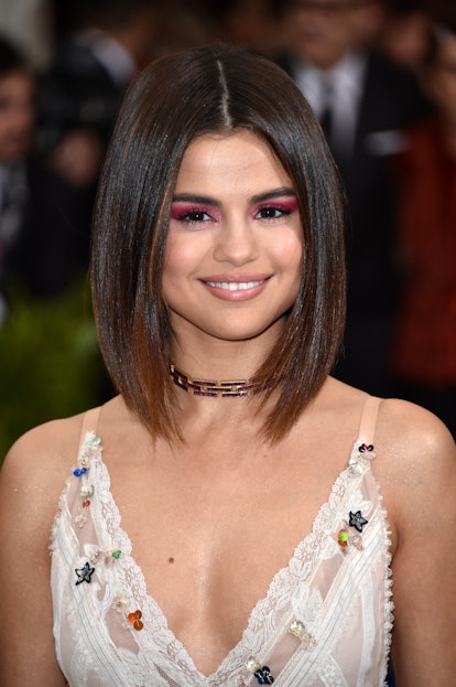 In May 2020, Vanngo posted this #TBT of Selena Gomez’s 2017 Met Gala look. Her hot pink eyeshadow — which stretched all the way underneath her brows for a dramatic effect — was unexpected, fun, and made for one of the more memorable beauty looks that year.