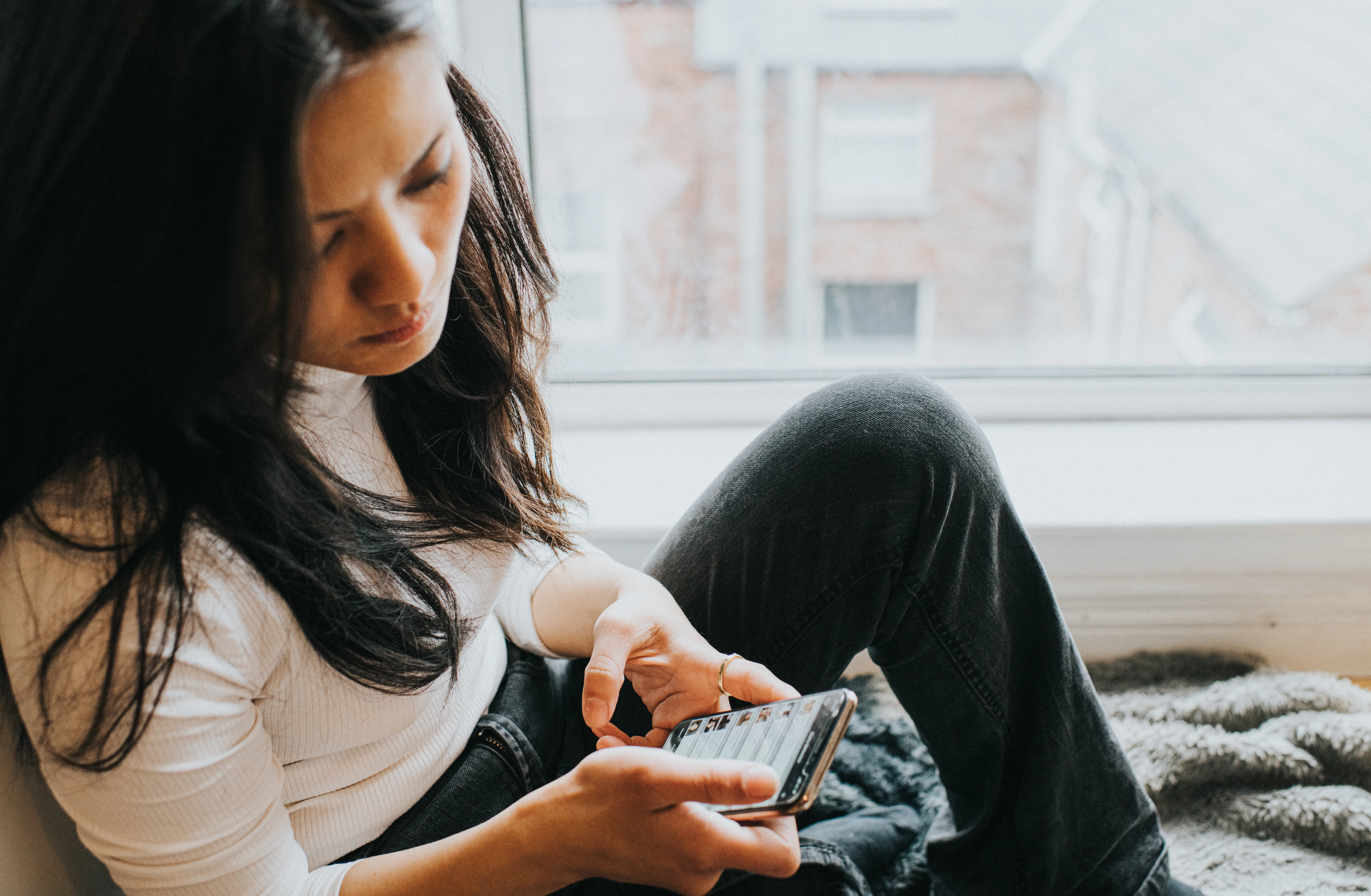 Should You Delete Pictures Of Your Ex? Here Are 3 Things To Consider
