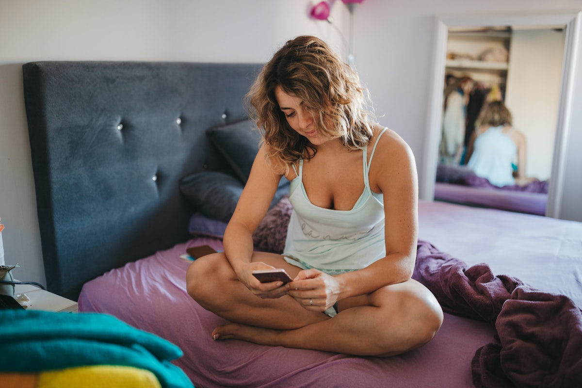 30 Ideas For What To Text A Guy The Morning After A Hookup 