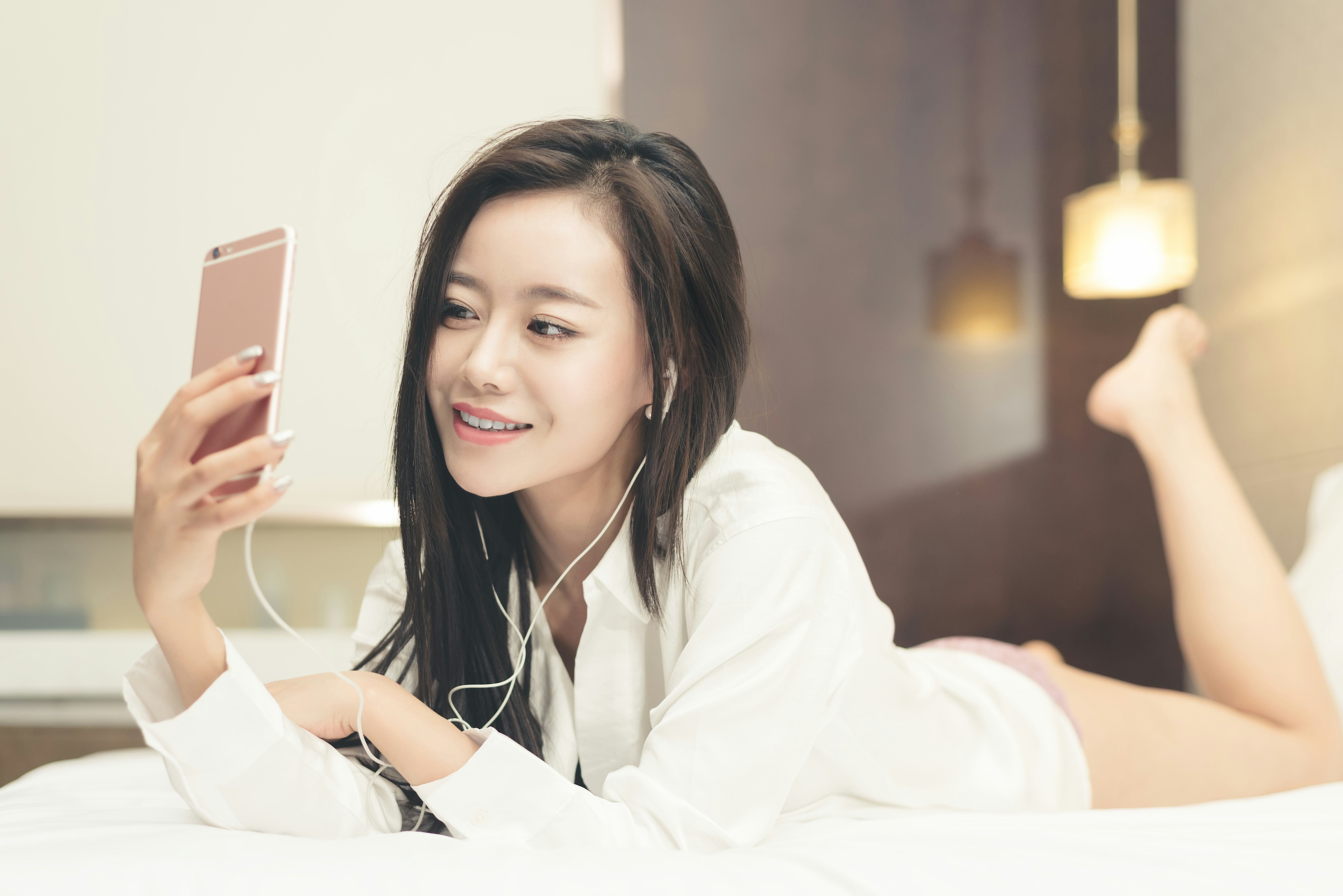 Here's How To Have FaceTime Sex That's Just As Hot As The Real Thing