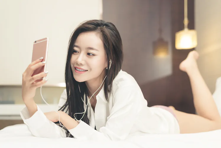 Here's How To Have FaceTime Sex That's Just As Hot As The Real Thing