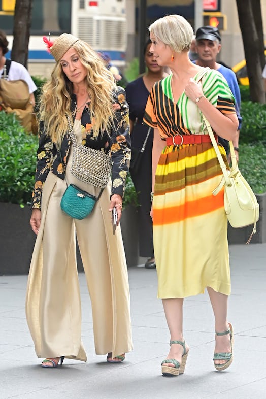 Sarah Jessica Parker and Cynthia Nixon as Carrie and Miranda on the set of the Sex And The City Rebo...