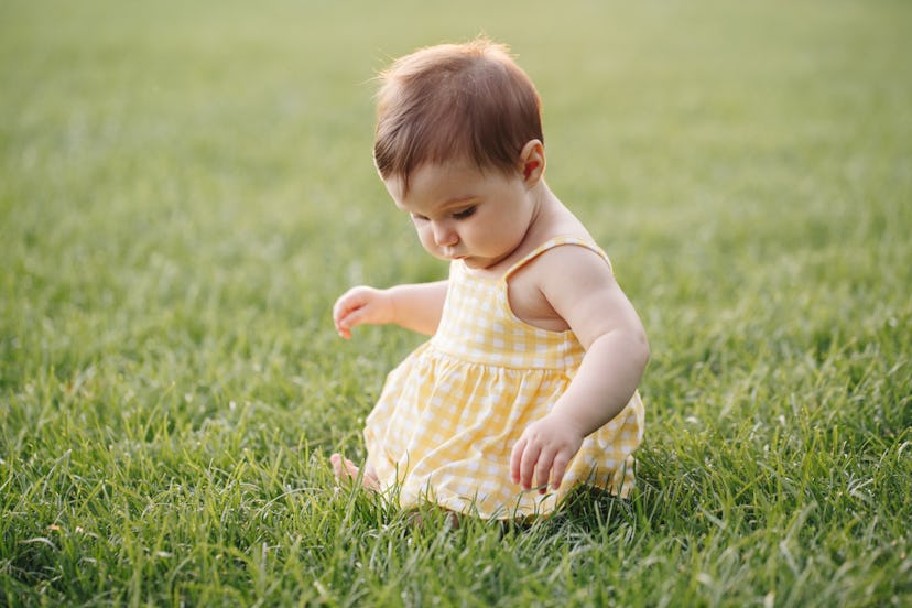 Experts explain why babies hate grass and are hesitant to touch it.