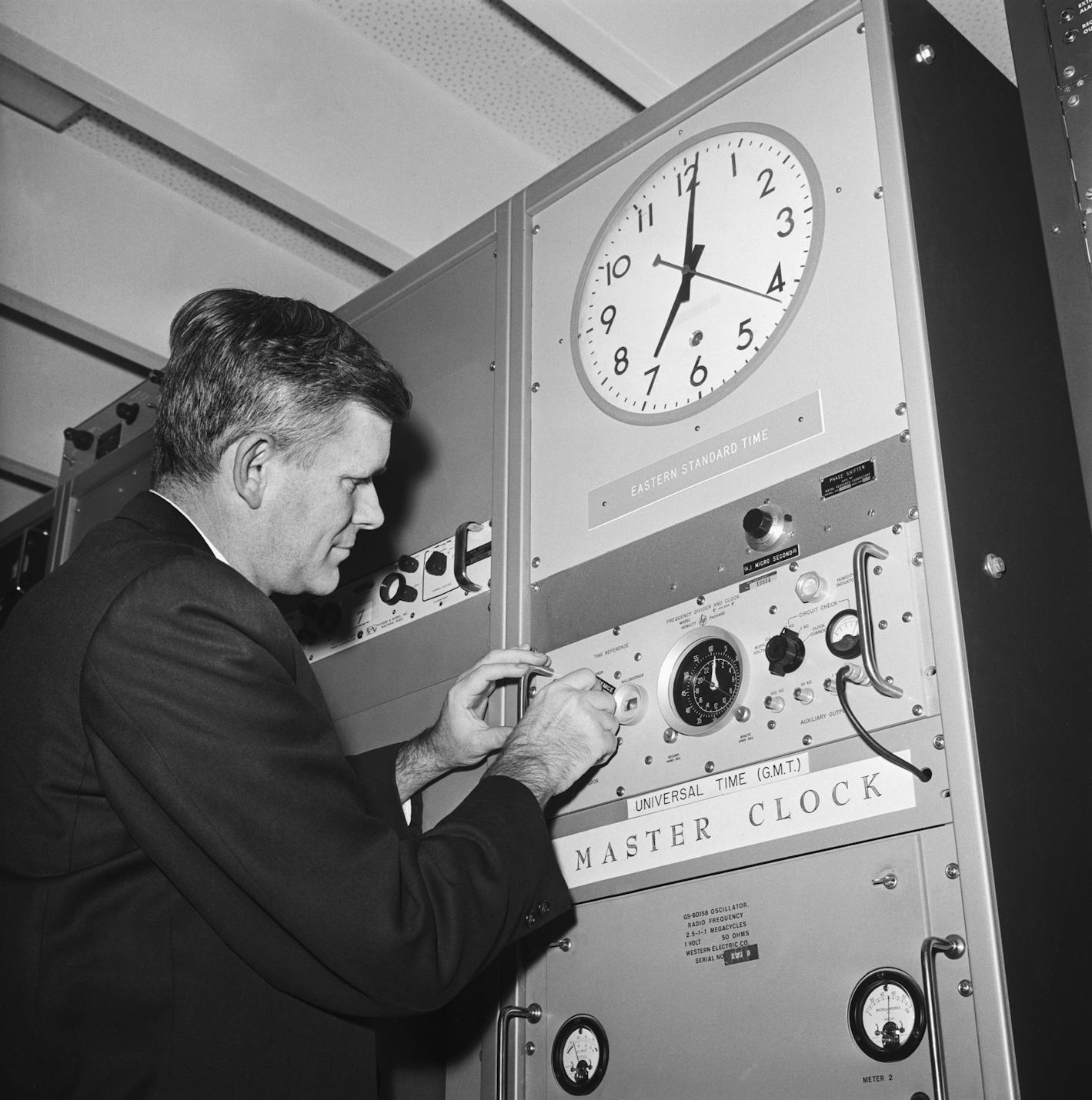 current time atomic clock