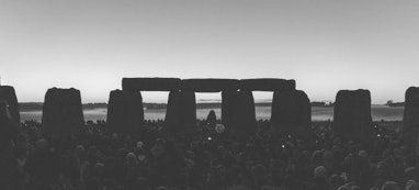21st JUNE 2019 - SALISBURY, UK - Crowds gather to watch the 2019 summer solstice sunrise at the anci...