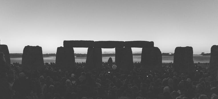 21st JUNE 2019 - SALISBURY, UK - Crowds gather to watch the 2019 summer solstice sunrise at the anci...