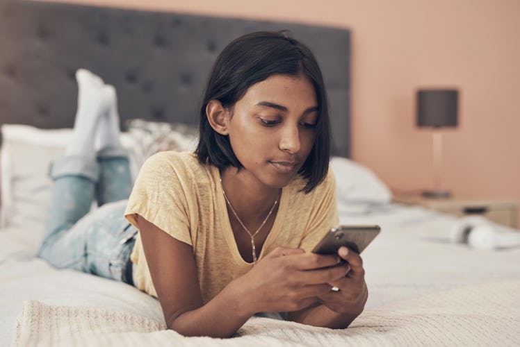 If he's mad at you, then his texting behavior might show this.