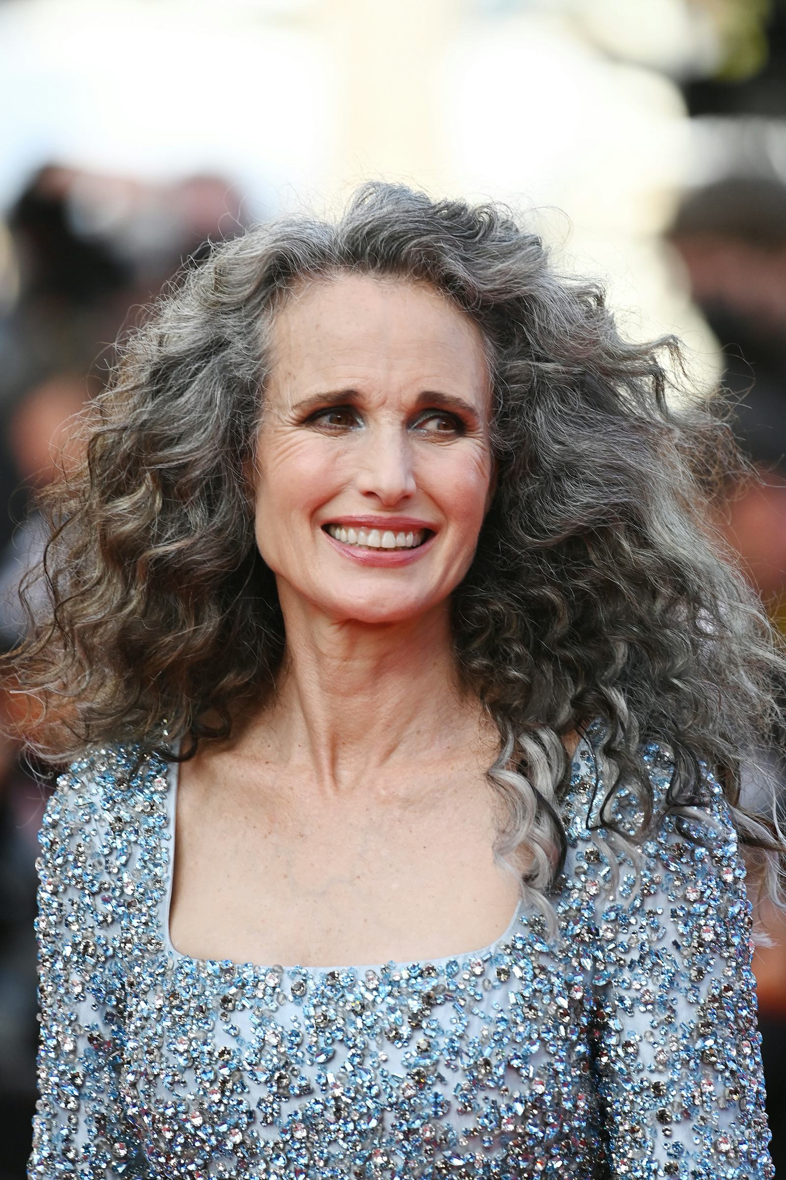 Andie Macdowell S 2021 Cannes Film Festival Beauty Look Spotlighted Her Stunning Gray Hair