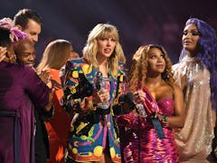 NEWARK, NEW JERSEY - AUGUST 26: Taylor Swift receives 'Video of the Year Award' onstage during the 2...