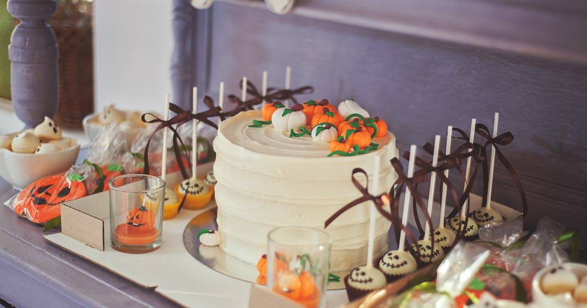 15 Cute Halloween Baby Shower Cakes For The Best Photos 15 Cute Halloween Baby Shower Cakes For The Best Photos