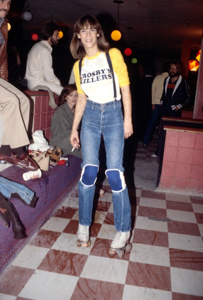 70s denim: Jamie Lee Curtis wears patchwork jeans, long-sleeve T-shirt, suspenders, and a pair of ro...