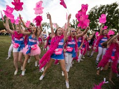 UNITED STATES - October 6: Members of Alpha Phi sorority chant as they welcome their new members on ...
