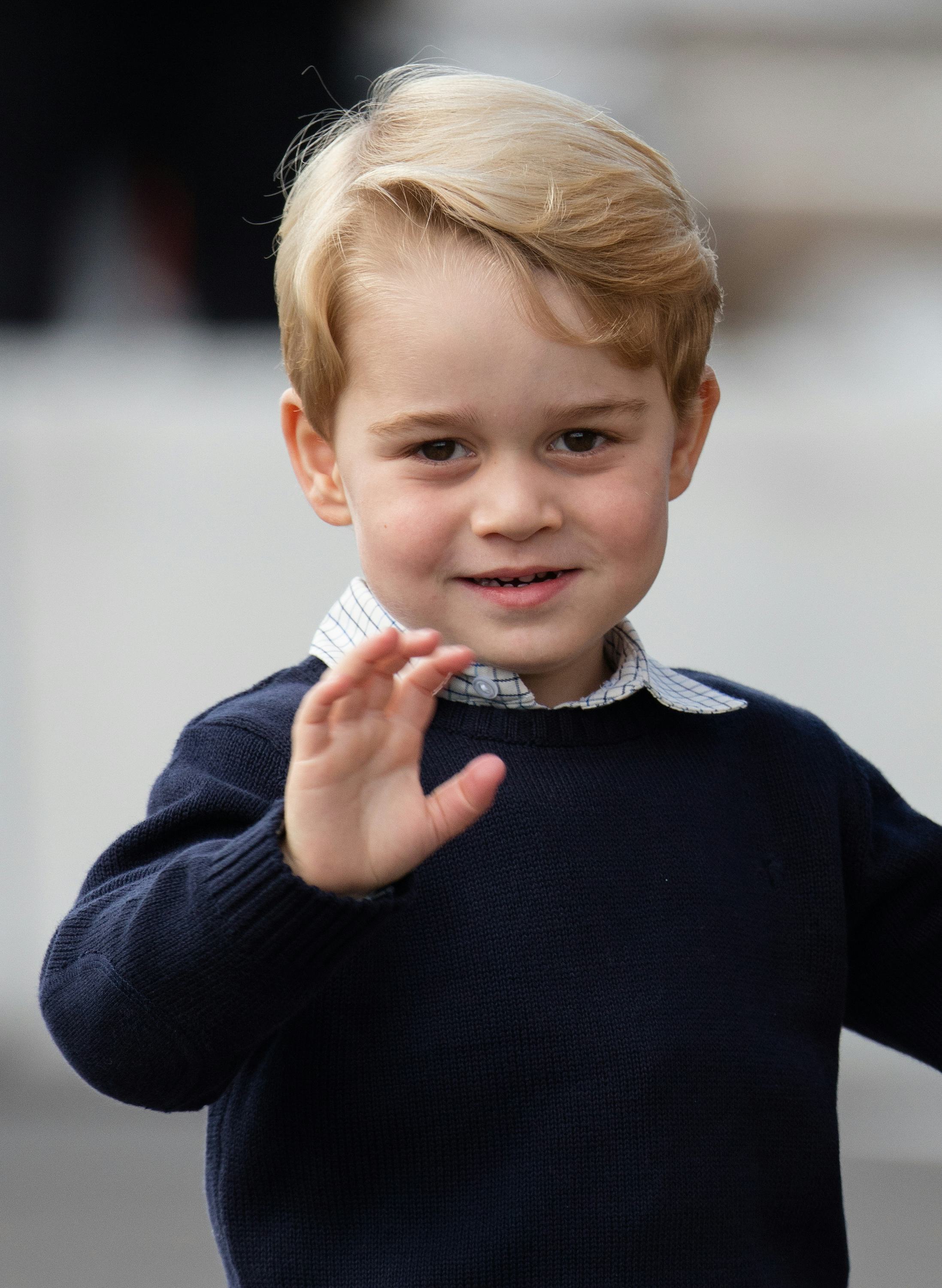 A custom made sweater in the same pattern as Prince George wore in a 2024 Christmas picture. Size 2-4 years