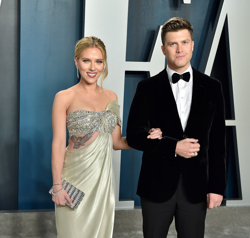 BEVERLY HILLS, CALIFORNIA - FEBRUARY 09: Scarlett Johansson and Colin Jost attend the 2020 Vanity Fa...