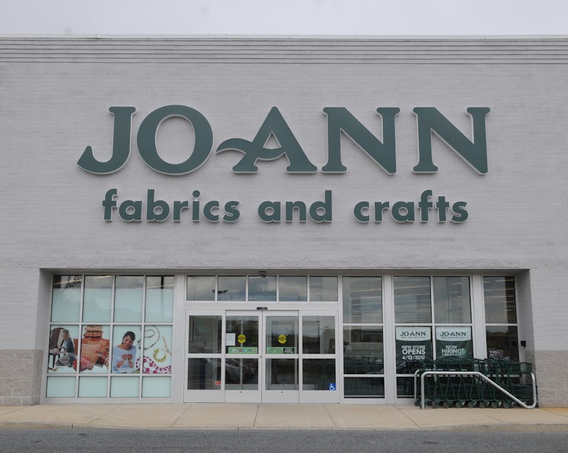 Outdoor image of Joann Fabrics and Crafts store.