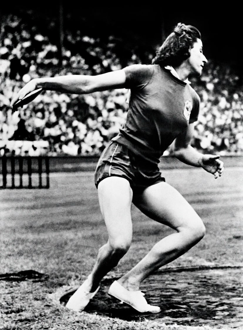 French athlete Micheline Ostermeyer throws the discus during the Olympic Games, on August 01, 1948 i...