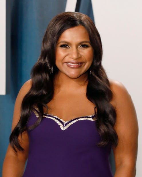 BEVERLY HILLS, CALIFORNIA - FEBRUARY 09: Mindy Kaling attends the Vanity Fair Oscar Party at Walli...