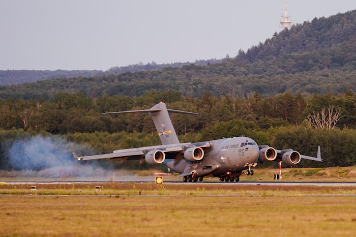 20 August 2021, Rhineland-Palatinate, Ramstein-Miesenbach: A transport plane carrying people flown o...