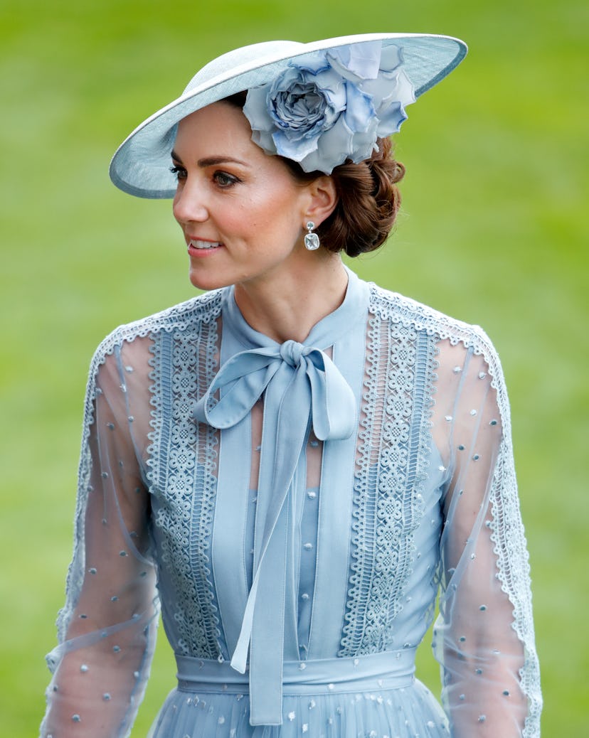 Kate Middleton's elegant bun is one of her greatest hairstyles. Catherine, Duchess of Cambridge atte...
