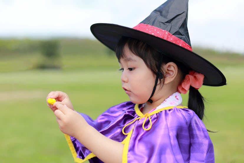 little girl dressed up like a witch for halloween, halloween jokes and riddles