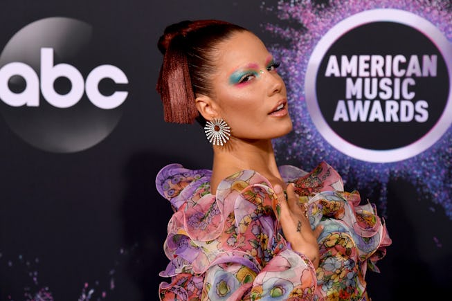 LOS ANGELES, CALIFORNIA - NOVEMBER 24: Halsey attends the 2019 American Music Awards at Microsoft Th...