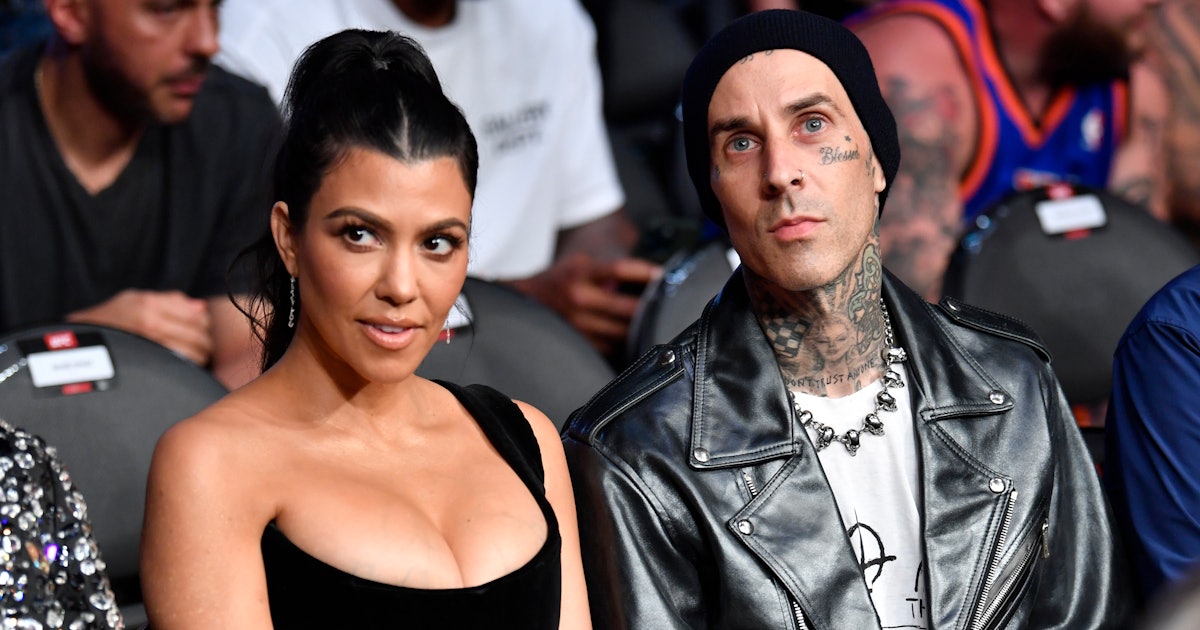 Kourtney Kardashian e Travis Barker condividono baci italiani in fuga