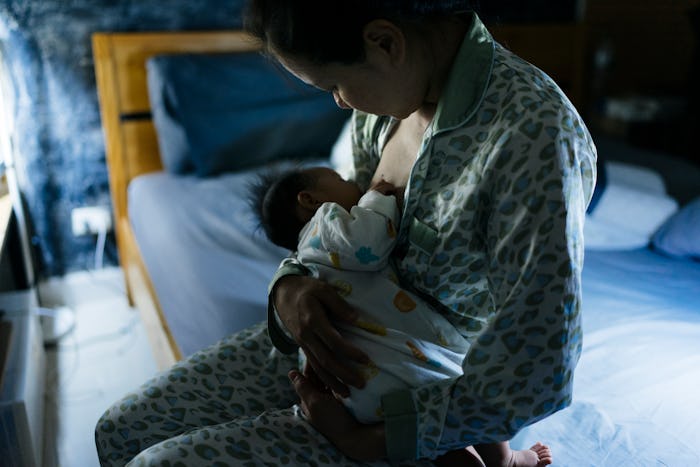 mom breastfeeding at night