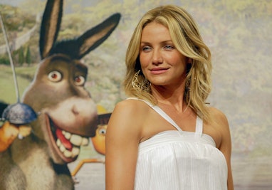 Actress Cameron Diaz hold she's participant film Shrek preview event before pose for media at hotel'...