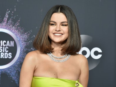 NEW YORK, NEW YORK - NOVEMBER 24: Selena Gomez attends 47th Annual AMA Awards - Arrivals at Microsof...
