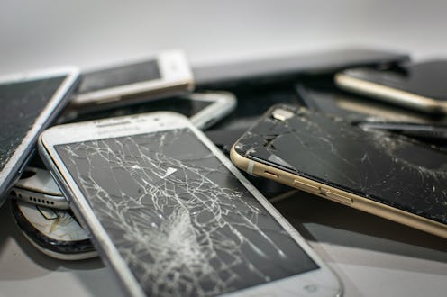 How To Fix A Cracked iPhone Screen With Toothpaste