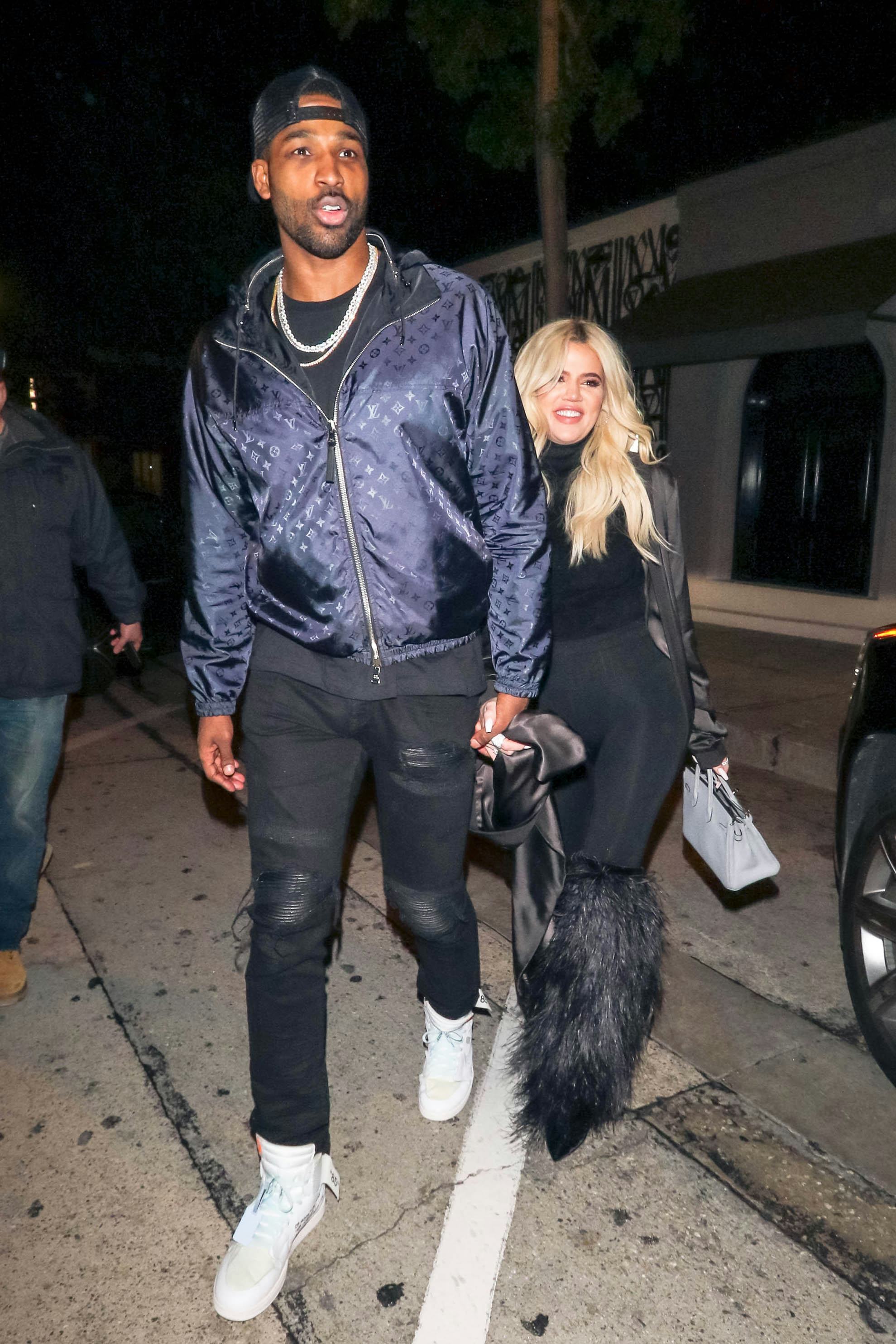 Khloé Kardashian Is Reportedly “Happy Being Single” After Splitting(02)