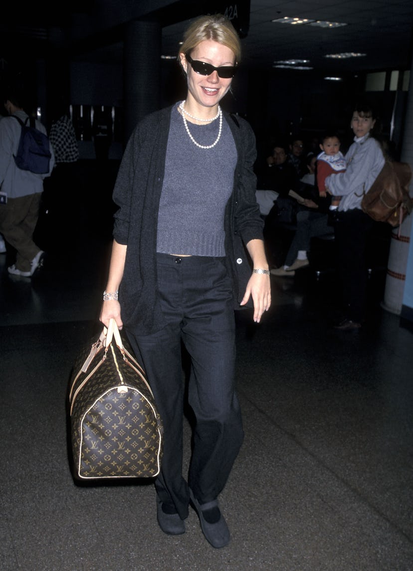 LOS ANGELES - NOVEMBER 29:   Actress Gwyneth Paltrow departs for New York City on November 29, 1998 ...