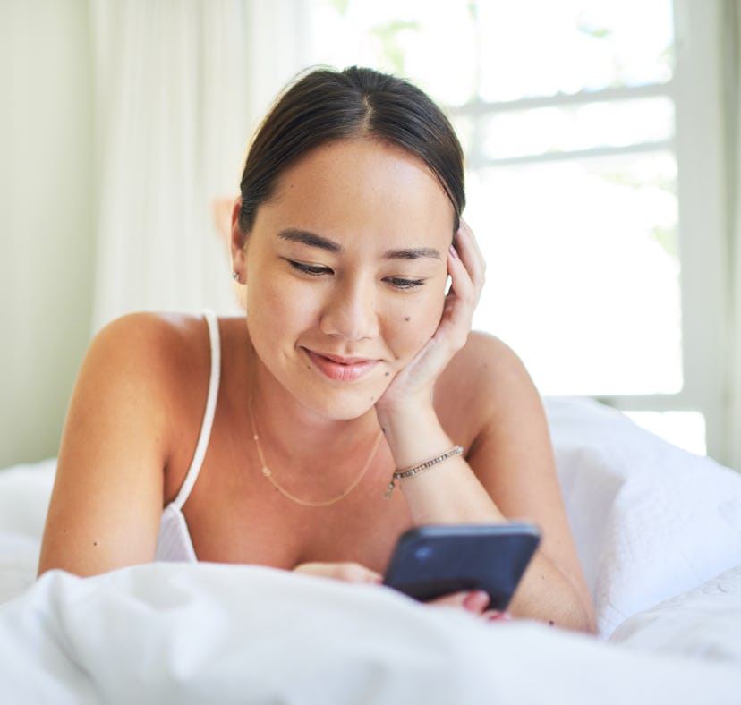 Sending these texts to your friend with benefits after a hookup can help you stay on the same page.