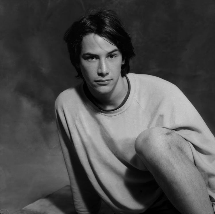 LOS ANGELES - OCTOBER 1989:  Actor Keanu Reeves poses for a portrait in October 1989 in Los Angeles,...