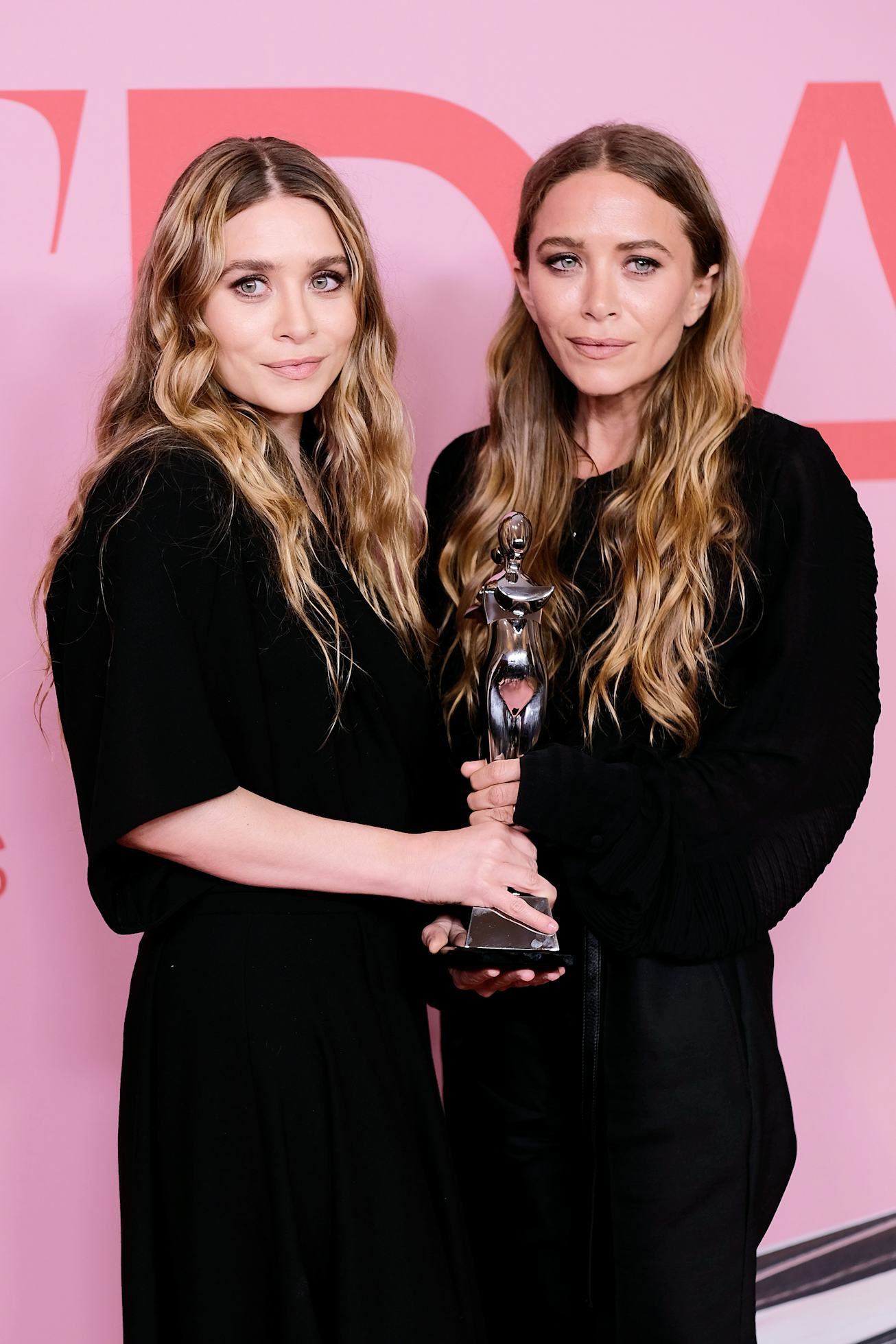 NEW YORK, NEW YORK - JUNE 03: Ashley Olsen and Mary-Kate Olsen pose with Accessory Designer of the Y...