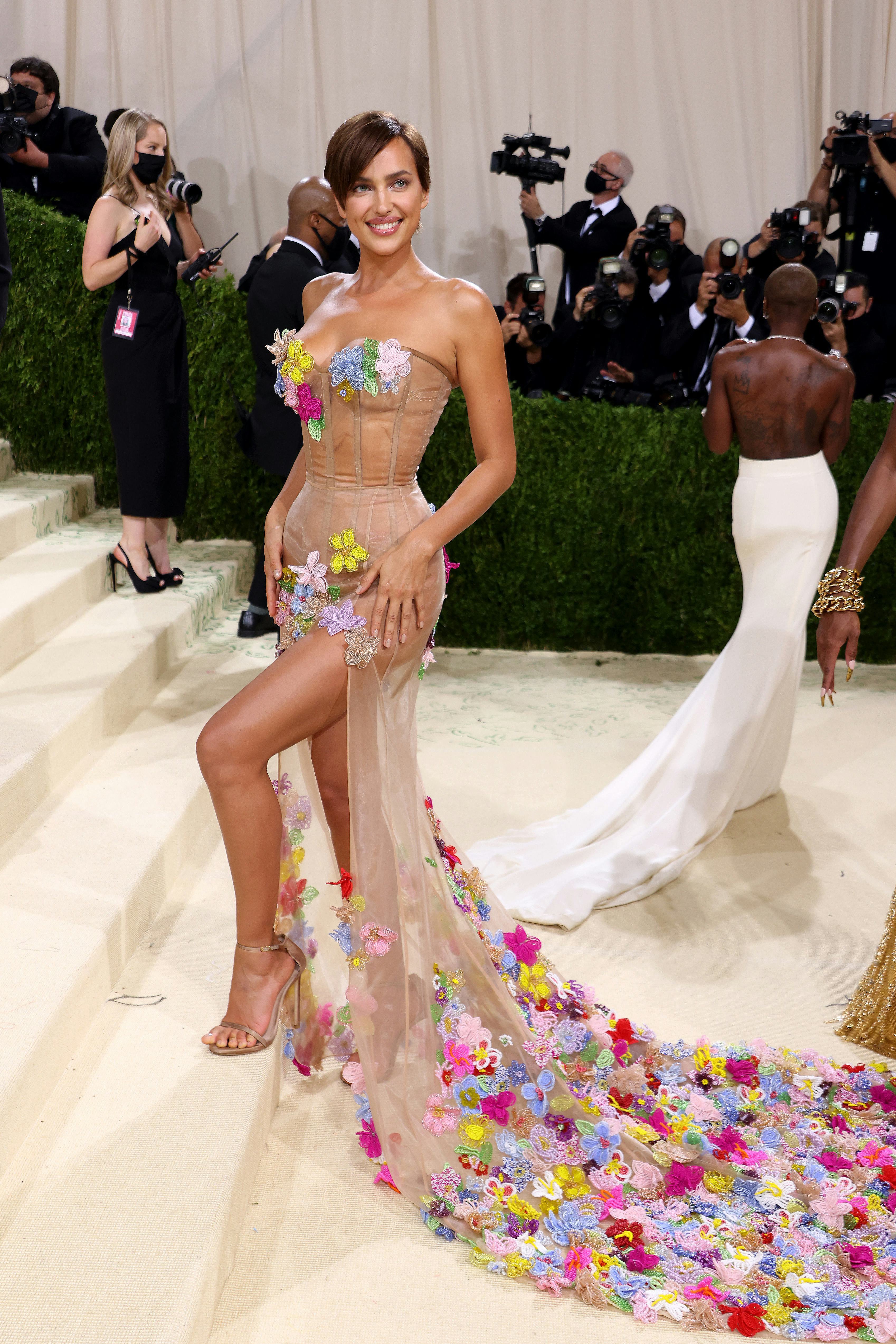 NEW YORK, NEW YORK - SEPTEMBER 13: Irina Shayk attends The 2021 Met Gala Celebrating In America: A L&hellip;