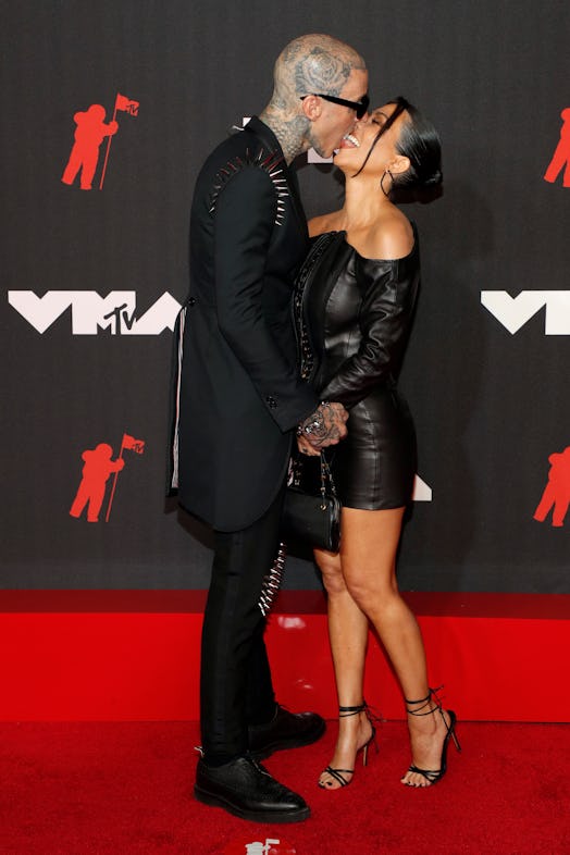  Travis Barker and Kourtney Kardashian arrive for the 2021 MTV Video Music Awards. 