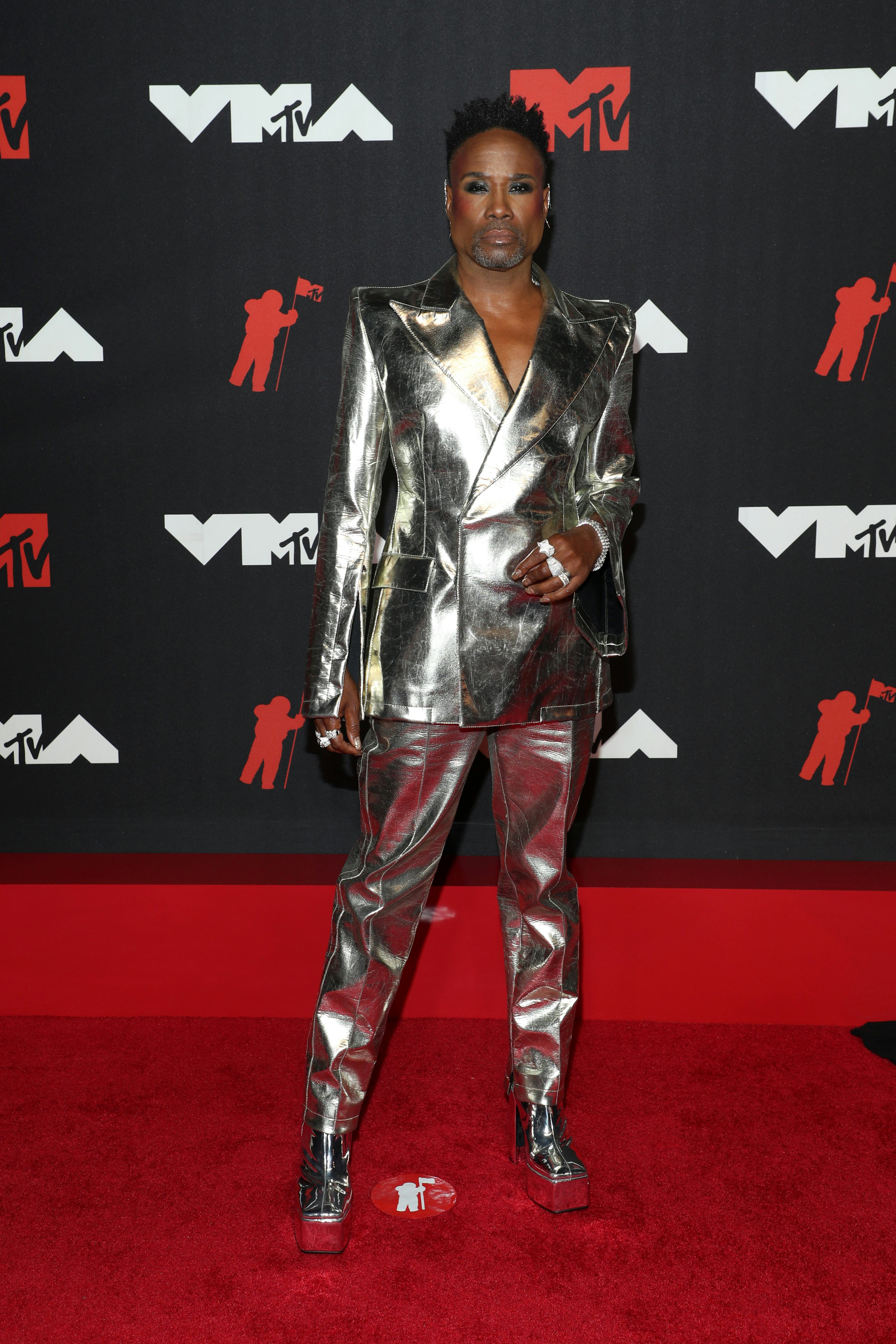 The VMAs 2021 red carpet fashion was truly wild, from Lil Nas X&rsquo;s cape to Doja Cat&rsquo;s lace. Here are &hellip;