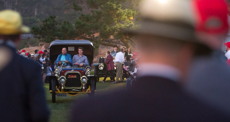 Bill Evans and his son Billy, of San Diego drives his  1905 Pope Toledo Type IV  Roi des Belges Tonn...