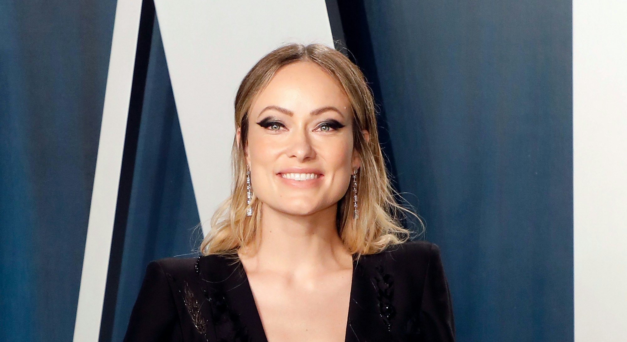 BEVERLY HILLS, CALIFORNIA - FEBRUARY 09: Olivia Wilde attends the 2020 Vanity Fair Oscar Party at Wa...