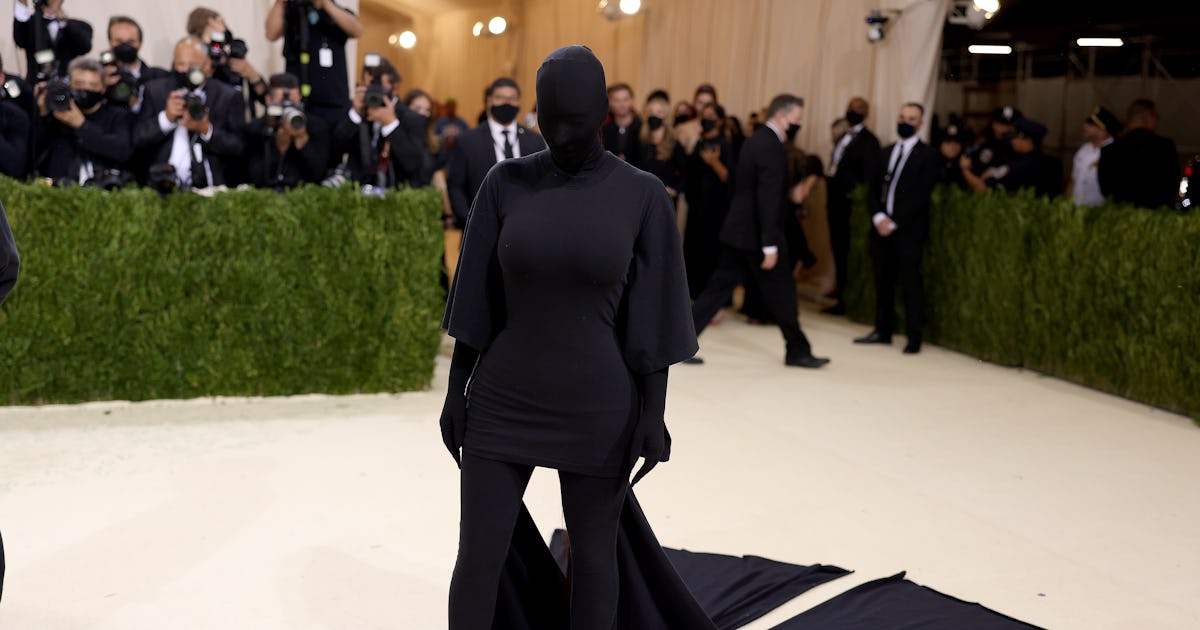 Kim Kardashian S 2021 Met Gala Look Covered Her Entire Body Including Her Face