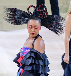 Naomi Osaka's 2021 Met Gala Look Featured A WILD, Sculptural Hair Moment